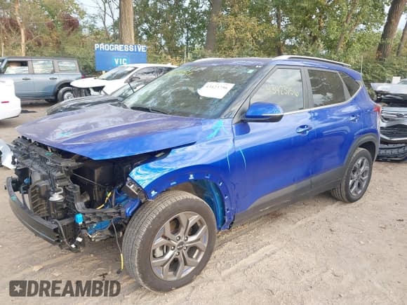 ✅ 2024 Kia Seltos S • VIN: KNDEUCAA4R7641711 • Лот: 43423756. Опубликован ранее на IAAI с пробегом 23 962 миль. Бесплатный доступ к архиву аукционных продаж из США и подробный отчёт об истории автомобиля на DreamBid. Изображение 6.