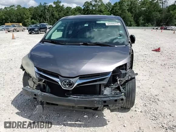 ✅ 2018 Toyota Sienna XLE • VIN: 5TDYZ3DC2JS903022 • Лот: 64499715. Опубликован ранее на Copart с пробегом 232 491 миль. Бесплатный доступ к архиву аукционных продаж из США и подробный отчёт об истории автомобиля на DreamBid. Изображение 15.