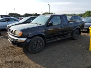 ✅ 2000 Nissan Frontier XE • VIN: 1N6ED26Y5YC306590 • Lot: 62940665. Wystawiony na Copart z przebiegiem 169 791 mil. Bezpłatny archiwum sprzedaży aukcyjnych z USA i szczegółowy raport historii pojazdu na DreamBid. Zdjęcie 1.