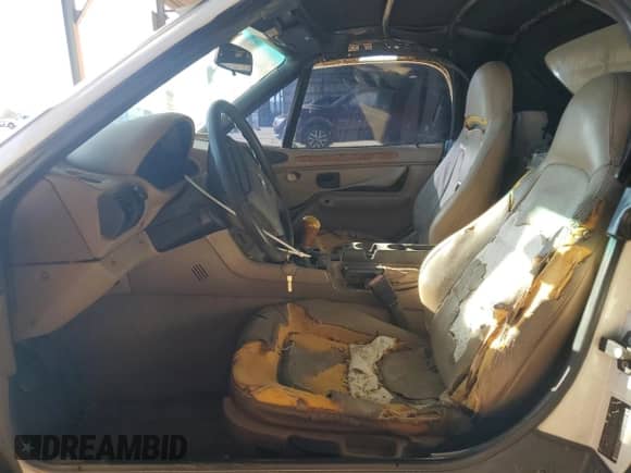 1997 BMW 3 Series Z3 1.9 with VIN 4USCH7327VLB81273, listed as a Copart auction lot 87488905 with 257,564 mi miles and Clean title. Bid and sale history available at DreamBid. Image 7.