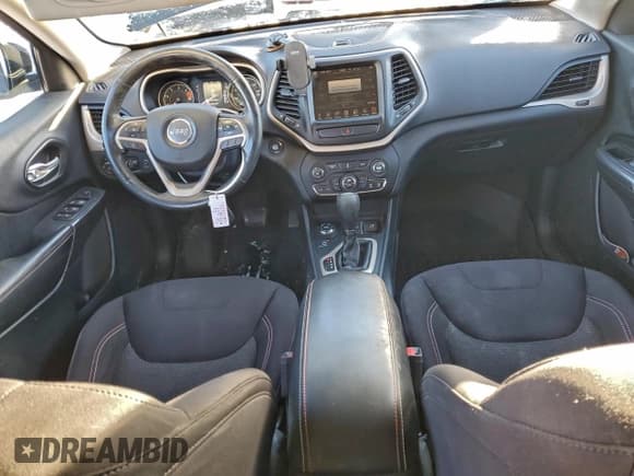 ✅ 2016 Jeep Cherokee Latitude • VIN: 1C4PJMCB1GW305157 • Лот: 95705055. Опубликован ранее на Copart с пробегом 258 897 миль. Бесплатный доступ к архиву аукционных продаж из США и подробный отчёт об истории автомобиля на DreamBid. Изображение 8.