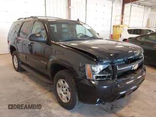 ✅ 2013 Chevrolet Tahoe LT • VIN: 1GNSKBE0XDR333760 • Lot: 43563742. Wystawiony na IAAI z przebiegiem 244 084 mil. Bezpłatny archiwum sprzedaży aukcyjnych z USA i szczegółowy raport historii pojazdu na DreamBid. Zdjęcie 1.