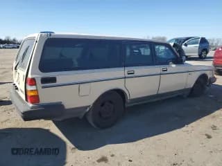 ✅ 1989 Volvo 240 DL • VIN: YV1AX8859K1842776 • Лот: 46861405. Опубликован ранее на Copart с пробегом 179 346 миль. Бесплатный доступ к архиву аукционных продаж из США и подробный отчёт об истории автомобиля на DreamBid. Изображение 3.