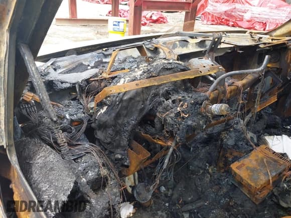 ✅ 2001 Chevrolet Silverado 1500 • VIN: 2GCEK19V011375106 • Лот: 41899926. Опубликован ранее на IAAI с пробегом Не указан. Бесплатный доступ к архиву аукционных продаж из США и подробный отчёт об истории автомобиля на DreamBid. Изображение 7.