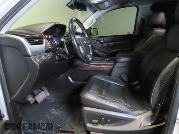 ✅ 2018 Chevrolet Suburban LT • VIN: 1GNSKHKC9JR395664 • Lot: 58605685. Wystawiony na Copart z przebiegiem 84 267 mil. Bezpłatny archiwum sprzedaży aukcyjnych z USA i szczegółowy raport historii pojazdu na DreamBid. Zdjęcie 9.