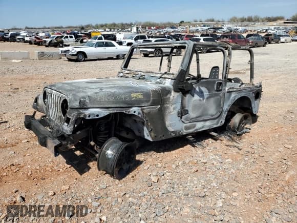 ✅ 2000 Jeep Wrangler Sahara • VIN: 1J4FA59S9YP718555 • Lot: 49660795. Wystawiony na Copart z przebiegiem Nie podano. Bezpłatny archiwum sprzedaży aukcyjnych z USA i szczegółowy raport historii pojazdu na DreamBid. Zdjęcie 1.