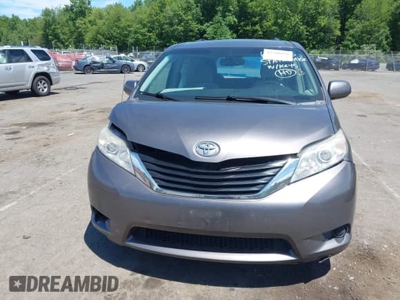 ✅ 2011 Toyota Sienna LE AAS • VIN: 5TDKK3DC5BS168130 • Лот: 42766976. Опубликован ранее на IAAI с пробегом 213 304 миль. Бесплатный доступ к архиву аукционных продаж из США и подробный отчёт об истории автомобиля на DreamBid. Изображение 13.