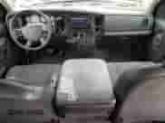 2004 Dodge 1500 SLT z VIN 1D7HA18N14S672882, wystawiony jako Copart lot #73353814 z przebiegiem 131 622 mil mil oraz Szkoda całkowita • Salvage title. Historia ofert i sprzedaży dostępna na DreamBid. Obrazek 8.