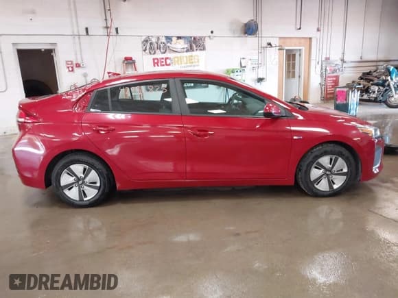 ✅ 2019 Hyundai Ioniq Blue • VIN: KMHC65LC7KU180230 • Lot: 42995835. Wystawiony na IAAI z przebiegiem 159 325 mil. Bezpłatny archiwum sprzedaży aukcyjnych z USA i szczegółowy raport historii pojazdu na DreamBid. Zdjęcie 14.