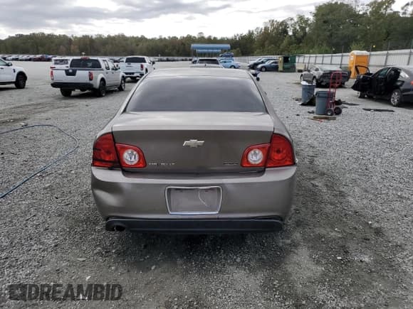 ✅ 2010 Chevrolet Malibu 1LT • VIN: 1G1ZC5E03AF189738 • Lot: 85176425. Wystawiony na Copart z przebiegiem 306 845 mil. Bezpłatny archiwum sprzedaży aukcyjnych z USA i szczegółowy raport historii pojazdu na DreamBid. Zdjęcie 6.