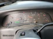 ✅ 2002 Ford F-250 XL • VIN: 1FTNW21F62EC34054 • Lot: 84384135. Wystawiony na Copart z przebiegiem 290 640 mil. Bezpłatny archiwum sprzedaży aukcyjnych z USA i szczegółowy raport historii pojazdu na DreamBid. Zdjęcie 9.