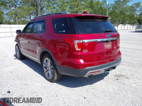✅ 2017 Ford Explorer XLT • VIN: 1FM5K7D80HGB43893 • Lot: 42291363. Wystawiony na IAAI z przebiegiem 140 822 mil. Bezpłatny archiwum sprzedaży aukcyjnych z USA i szczegółowy raport historii pojazdu na DreamBid. Zdjęcie 3.
