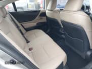 ✅ 2021 Lexus ES 350 Ultra Luxury • VIN: 58AFZ1B14MU107602 • Lot: 41923672. Wystawiony na IAAI z przebiegiem 14 278 mil. Bezpłatny archiwum sprzedaży aukcyjnych z USA i szczegółowy raport historii pojazdu na DreamBid. Zdjęcie 8.