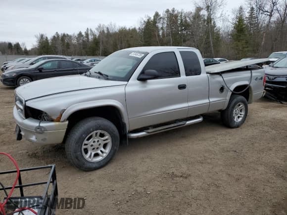 ✅ 2004 Dodge Dakota Sport • VIN: 1D7HG32N34S746225 • Lot: 51048735. Wystawiony na Copart z przebiegiem 284 578 mil. Bezpłatny archiwum sprzedaży aukcyjnych z USA i szczegółowy raport historii pojazdu na DreamBid. Zdjęcie 1.