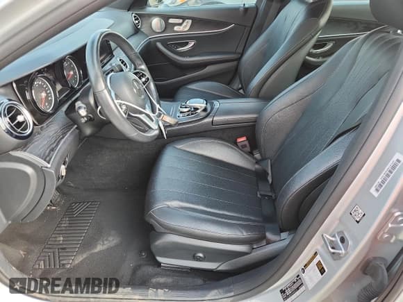 ✅ 2019 Mercedes-Benz E 450 • VIN: WDDZF6JB2KA492610 • Lot: 64541535. Wystawiony na Copart z przebiegiem 77 915 mil. Bezpłatny archiwum sprzedaży aukcyjnych z USA i szczegółowy raport historii pojazdu na DreamBid. Zdjęcie 7.