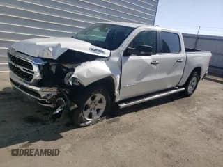 ✅ 2023 Ram 1500 Big Horn • VIN: 1C6RREFGXPN619563 • Lot: 59500964. Wystawiony na Copart z przebiegiem 10 050 mil. Bezpłatny archiwum sprzedaży aukcyjnych z USA i szczegółowy raport historii pojazdu na DreamBid. Zdjęcie 1.