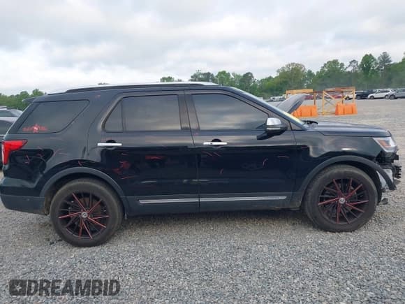 ✅ 2017 Ford Explorer Platinum • VIN: 1FM5K8HT9HGE09190 • Lot: 42034487. Wystawiony na IAAI z przebiegiem 142 629 mil. Bezpłatny archiwum sprzedaży aukcyjnych z USA i szczegółowy raport historii pojazdu na DreamBid. Zdjęcie 14.