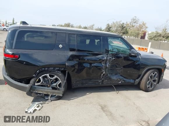 ✅ 2025 Rivian R1S Adventure • VIN: 7PDSGBBA1SN073415 • Lot: 43064933. Wystawiony na IAAI z przebiegiem 4 060 mil. Bezpłatny archiwum sprzedaży aukcyjnych z USA i szczegółowy raport historii pojazdu na DreamBid. Zdjęcie 6.