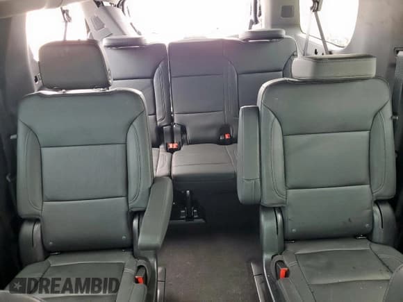 ✅ 2023 Chevrolet Suburban LT • VIN: 1GNSKCKD8PR389746 • Lot: 59784985. Wystawiony na Copart z przebiegiem 42 133 mil. Bezpłatny archiwum sprzedaży aukcyjnych z USA i szczegółowy raport historii pojazdu na DreamBid. Zdjęcie 10.