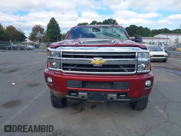 ✅ 2019 Chevrolet Silverado 2500HD High Country • VIN: 1GC1KUEY5KF175591 • Lot: 43425970. Wystawiony na IAAI z przebiegiem 76 195 mil. Bezpłatny archiwum sprzedaży aukcyjnych z USA i szczegółowy raport historii pojazdu na DreamBid. Zdjęcie 12.