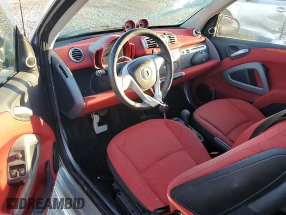 ✅ 2013 Smart fortwo Passion • VIN: WMEEK3BA3DK661248 • Lot: 81115694. Wystawiony na Copart z przebiegiem 112 817 mil. Bezpłatny archiwum sprzedaży aukcyjnych z USA i szczegółowy raport historii pojazdu na DreamBid. Zdjęcie 8.