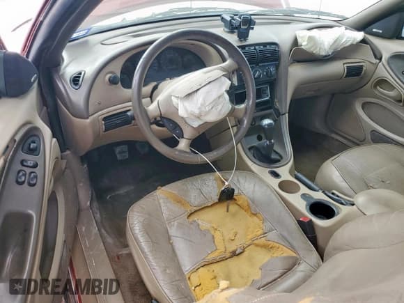 ✅ 2001 Ford Mustang Standard • VIN: 1FAFP40431F258730 • Lot: 82288725. Wystawiony na Copart z przebiegiem Nie podano. Bezpłatny archiwum sprzedaży aukcyjnych z USA i szczegółowy raport historii pojazdu na DreamBid. Zdjęcie 8.