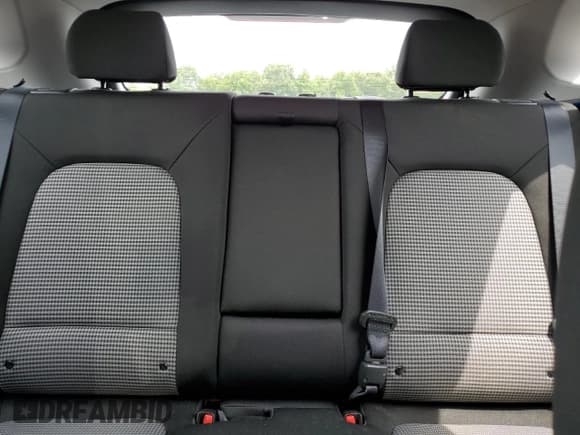 ✅ 2019 Hyundai Kona SE • VIN: KM8K1CAA7KU355950 • Лот: 60976113. Опубликован ранее на Copart с пробегом 15 364 миль. Бесплатный доступ к архиву аукционных продаж из США и подробный отчёт об истории автомобиля на DreamBid. Изображение 10.