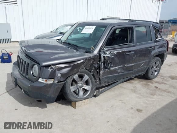 ✅ 2015 Jeep Patriot Latitude • VIN: 1C4NJPFA9FD413645 • Lot: 41633572. Wystawiony na IAAI z przebiegiem 118 766 mil. Bezpłatny archiwum sprzedaży aukcyjnych z USA i szczegółowy raport historii pojazdu na DreamBid. Zdjęcie 2.