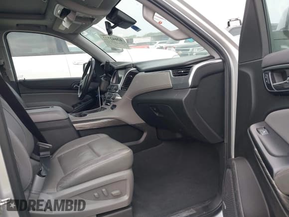 ✅ 2020 Chevrolet Suburban LT • VIN: 1GNSCHKC6LR265468 • Lot: 42042772. Wystawiony na IAAI z przebiegiem 113 335 mil. Bezpłatny archiwum sprzedaży aukcyjnych z USA i szczegółowy raport historii pojazdu na DreamBid. Zdjęcie 5.