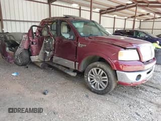 ✅ 2006 Lincoln Mark LT • VIN: 5LTPW18536FJ23670 • Lot: 42625799. Wystawiony na IAAI z przebiegiem 200 191 mil. Bezpłatny archiwum sprzedaży aukcyjnych z USA i szczegółowy raport historii pojazdu na DreamBid. Zdjęcie 1.