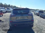 ✅ 2019 Jeep Cherokee Trailhawk • VIN: 1C4PJMBX1KD251067 • Lot: 43497885. Wystawiony na IAAI z przebiegiem 110 215 mil. Bezpłatny archiwum sprzedaży aukcyjnych z USA i szczegółowy raport historii pojazdu na DreamBid. Zdjęcie 17.