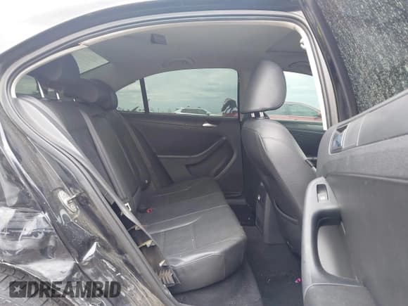 ✅ 2011 Volkswagen Jetta SE • VIN: 3VWDZ7AJ5BM308687 • Lot: 42127389. Listed on IAAI with 155,419 mi. Free auction sales archive from the USA and detailed vehicle history report at DreamBid. Image 8.