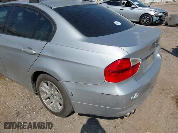 ✅ 2006 BMW 3 Series 325i • VIN: WBAVB13556PT09215 • Lot: 43216994. Listed on IAAI with 296,782 mi. Free auction sales archive from the USA and detailed vehicle history report at DreamBid. Image 15.
