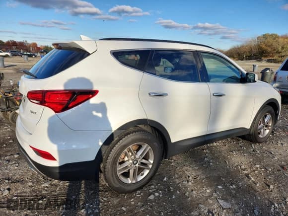 ✅ 2017 Hyundai Santa Fe 2.4L • VIN: 5NMZU3LB3HH033452 • Lot: 91460115. Wystawiony na Copart z przebiegiem 94 183 mil. Bezpłatny archiwum sprzedaży aukcyjnych z USA i szczegółowy raport historii pojazdu na DreamBid. Zdjęcie 3.