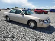 ✅ 2001 Lincoln Town Car Executive • VIN: 1LNHM81W11Y669367 • Lot: 61468865. Wystawiony na Copart z przebiegiem 124 634 mil. Bezpłatny archiwum sprzedaży aukcyjnych z USA i szczegółowy raport historii pojazdu na DreamBid. Zdjęcie 4.