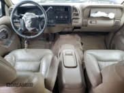 ✅ 1997 GMC Suburban • VIN: 3GKFK16R4VG519902 • Lot: 79031204. Wystawiony na Copart z przebiegiem 195 624 mil. Bezpłatny archiwum sprzedaży aukcyjnych z USA i szczegółowy raport historii pojazdu na DreamBid. Zdjęcie 8.