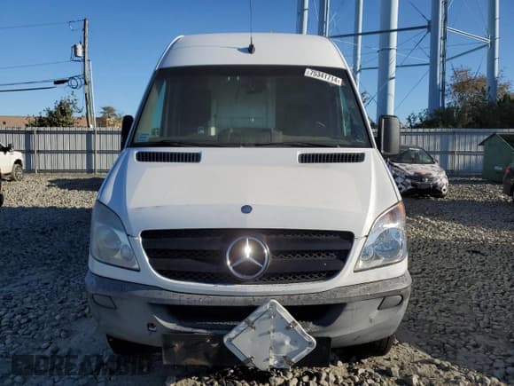 ✅ 2011 Mercedes-Benz Sprinter Cargo • VIN: WD3PE8CB1B5587496 • Lot: 75341714. Wystawiony na Copart z przebiegiem Nie podano. Bezpłatny archiwum sprzedaży aukcyjnych z USA i szczegółowy raport historii pojazdu na DreamBid. Zdjęcie 5.