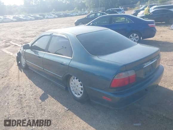 ✅ 1997 Honda Accord EX • VIN: 1HGCD5664VA069366 • Lot: 43165092. Wystawiony na IAAI z przebiegiem 153 871 mil. Bezpłatny archiwum sprzedaży aukcyjnych z USA i szczegółowy raport historii pojazdu na DreamBid. Zdjęcie 3.