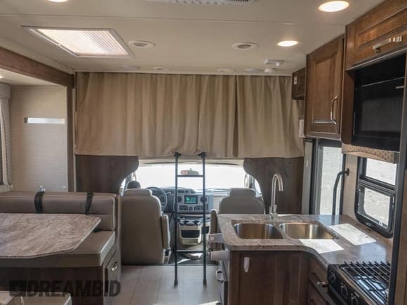 ✅ 2019 Ford Econoline Commercial • VIN: 1FDXE4FS4KDC17963 • Lot: 73017714. Wystawiony na Copart z przebiegiem 13 553 mil. Bezpłatny archiwum sprzedaży aukcyjnych z USA i szczegółowy raport historii pojazdu na DreamBid. Zdjęcie 6.