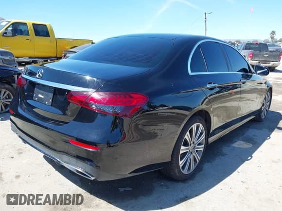 ✅ 2022 Mercedes-Benz E 350 • VIN: W1KZF8DB6NB026720 • Лот: 41603311. Опубликован ранее на IAAI с пробегом Не указан. Бесплатный доступ к архиву аукционных продаж из США и подробный отчёт об истории автомобиля на DreamBid. Изображение 4.