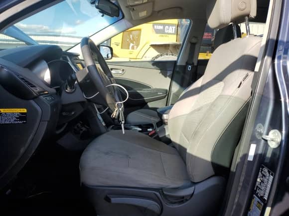 2014 Hyundai Santa Fe z VIN 5XYZTDLB8EG131388, wystawiony jako Copart lot #90710265 z przebiegiem 151 194 mil mil oraz Czysty tytuł • Clean title. Historia ofert i sprzedaży dostępna na DreamBid. Obrazek 7.