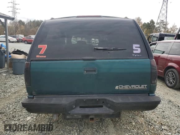 ✅ 1995 Chevrolet Suburban • VIN: 1GNFK16K0SJ430411 • Lot: 79208624. Wystawiony na Copart z przebiegiem 316 229 mil. Bezpłatny archiwum sprzedaży aukcyjnych z USA i szczegółowy raport historii pojazdu na DreamBid. Zdjęcie 6.