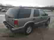 1999 Chevrolet Blazer LS z VIN 1GNDT13W7X2210017, wystawiony jako Copart lot #80454764 z przebiegiem 120 465 mil mil oraz Szkoda całkowita • Salvage title. Historia ofert i sprzedaży dostępna na DreamBid. Obrazek 3.