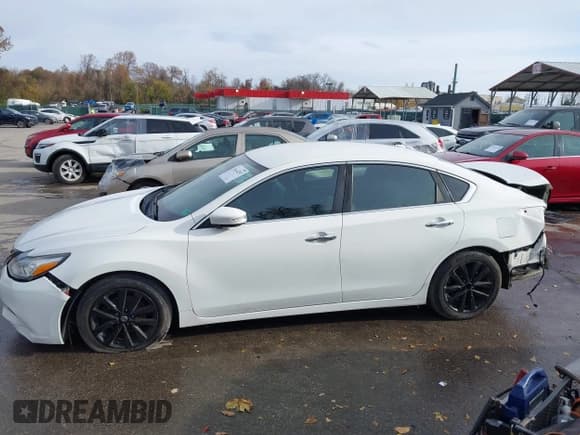 ✅ 2018 Nissan Altima SV • VIN: 1N4AL3APXJC283554 • Lot: 43614297. Wystawiony na IAAI z przebiegiem 161 685 mil. Bezpłatny archiwum sprzedaży aukcyjnych z USA i szczegółowy raport historii pojazdu na DreamBid. Zdjęcie 15.