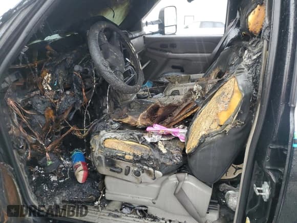 ✅ 2006 Chevrolet Silverado 2500HD LT3 • VIN: 1GCHK23D86F254469 • Лот: 70549495. Опубликован ранее на Copart с пробегом Не указан. Бесплатный доступ к архиву аукционных продаж из США и подробный отчёт об истории автомобиля на DreamBid. Изображение 7.