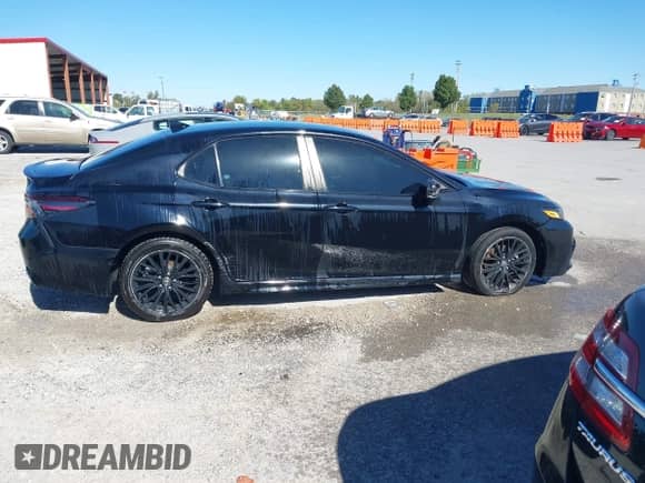 2022 Toyota Camry SE z VIN 4T1G11AKXNU030958, wystawiony jako IAAI lot #43466586 z przebiegiem 65 774 mil mil oraz . Historia ofert i sprzedaży dostępna na DreamBid. Obrazek 13.