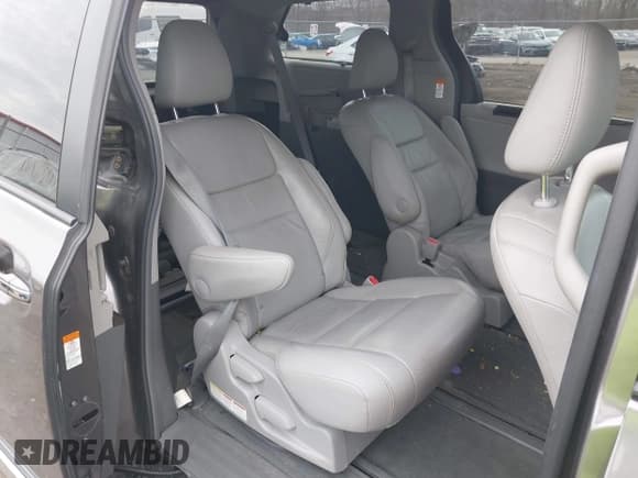 ✅ 2016 Toyota Sienna XLE • VIN: 5TDDK3DC1GS138414 • Lot: 43776942. Listed on IAAI with 104,704 mi. Free auction sales archive from the USA and detailed vehicle history report at DreamBid. Image 8.