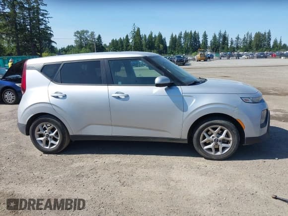 ✅ 2020 Kia Soul S • VIN: KNDJ23AU2L7101070 • Lot: 42444177. Listed on IAAI with 102,740 mi. Free auction sales archive from the USA and detailed vehicle history report at DreamBid. Image 13.