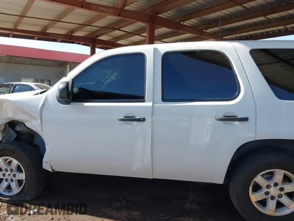 2011 Chevrolet Tahoe Commercial with VIN 1GNSK2E09BR200100, listed as a IAAI auction lot 41721798 with 143,557 mi miles and . Bid and sale history available at DreamBid. Image 14.