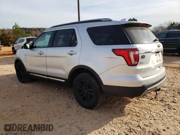 ✅ 2017 Ford Explorer XLT • VIN: 1FM5K7D84HGD62310 • Лот: 92984845. Опубликован ранее на Copart с пробегом 187 443 миль. Бесплатный доступ к архиву аукционных продаж из США и подробный отчёт об истории автомобиля на DreamBid. Изображение 2.